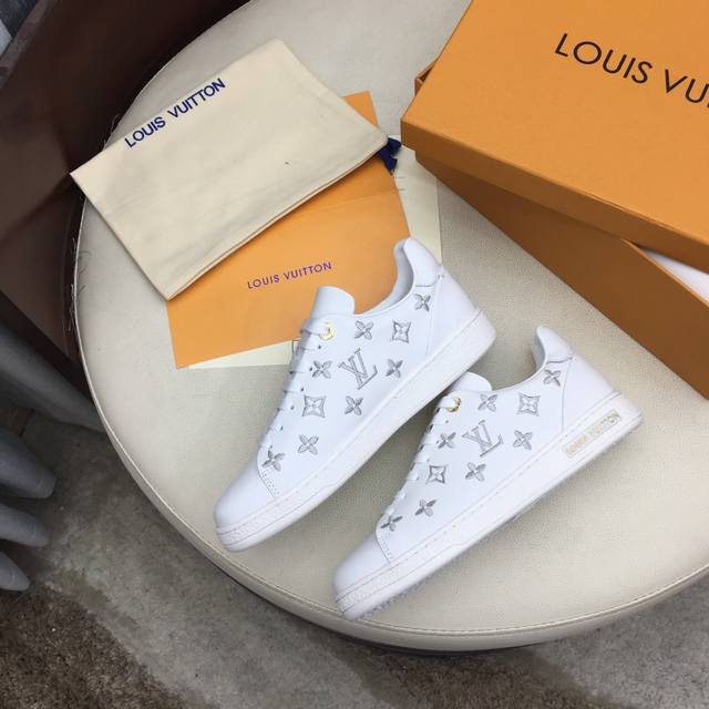 New Arrival Louis Vuitton Lv White Sneakers, The Hottest Embroidered Casual Shoe