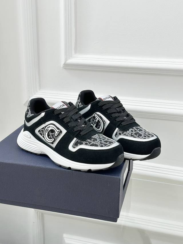 Casual Sports Shoes A Must-Watch Shoe Brand For Fashion Enthusiasts Every Year.