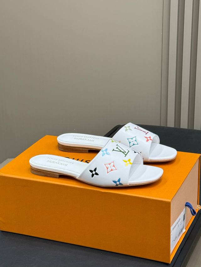 Factory-Made Lv Three-Color Collaboration Flat Sandals: Elegant Yet Bold, They C