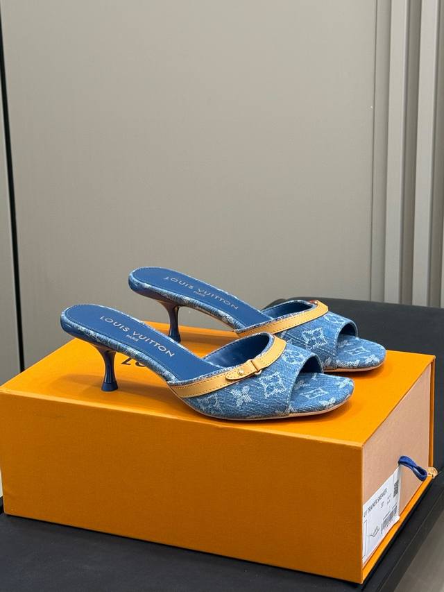 Factory-Direct Lv Three-Color Collaboration Kitten Heel Shoes. Elegant Yet Bold,