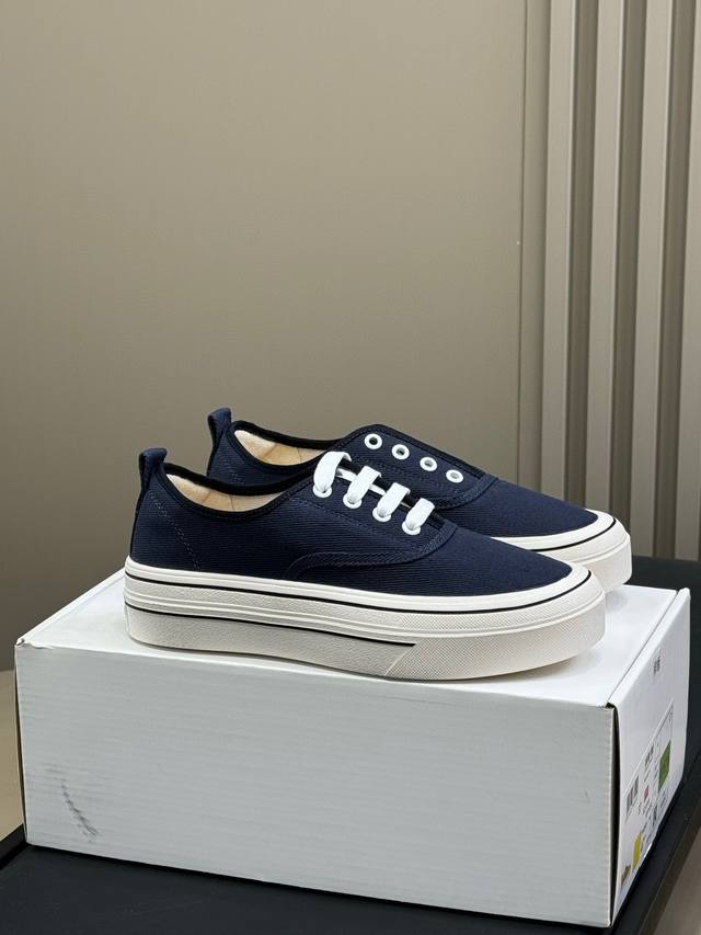 Factory-Made Chanel 25 Spring/Summer Season 1 Sneakers. Classic Design, Stylish