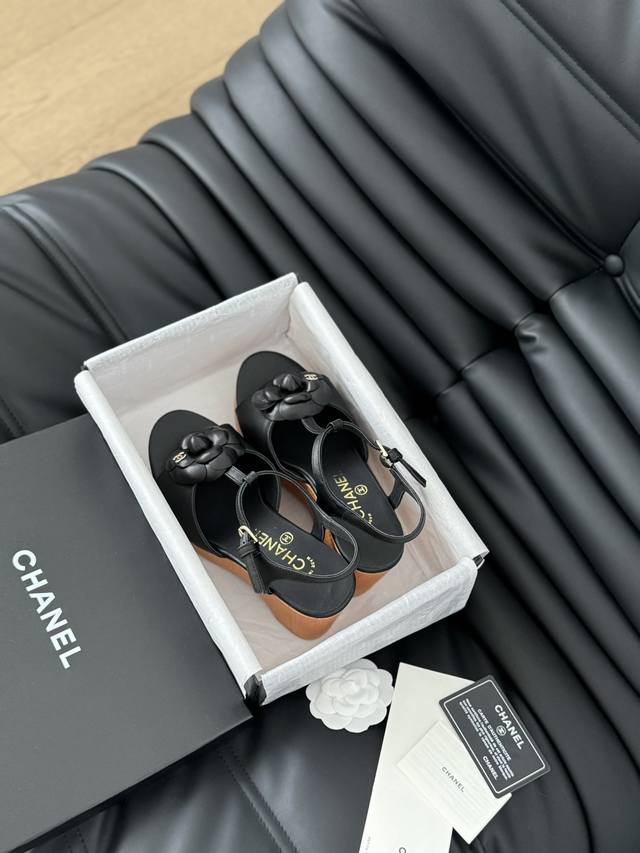 Chanel 24P New Wood Grain Thick Sole Sandals Series! The Unique Material Gives I