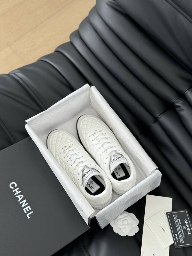 Authentic New Color Black Leather With A Waxed Finish Chanel's Latest Diamond-Qu