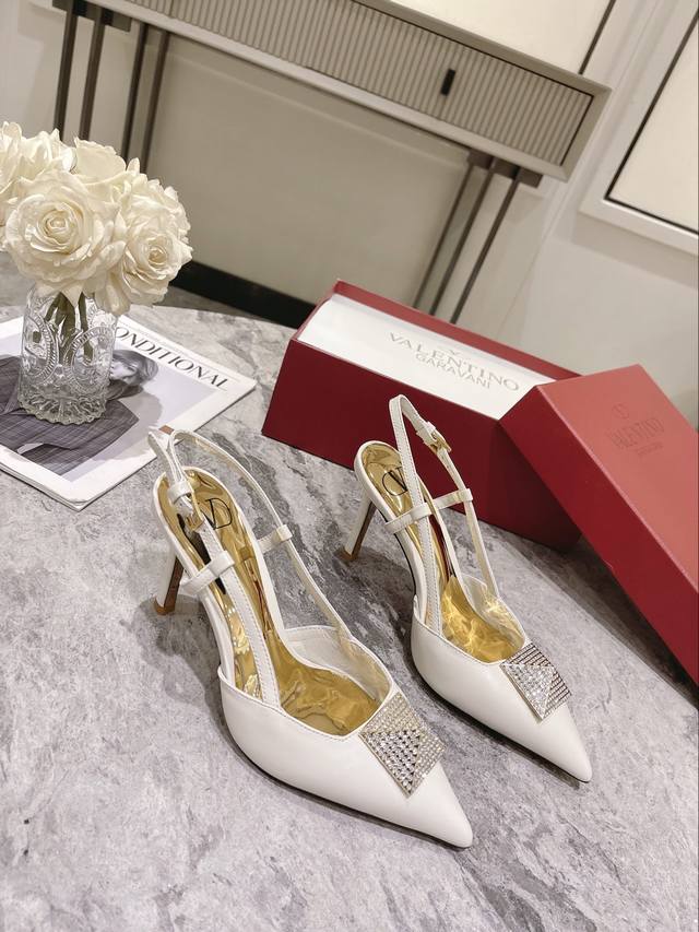 Top-Tier Version Valentino Fall/Winter New Women's Open-Back Sandals. Unique Pyr