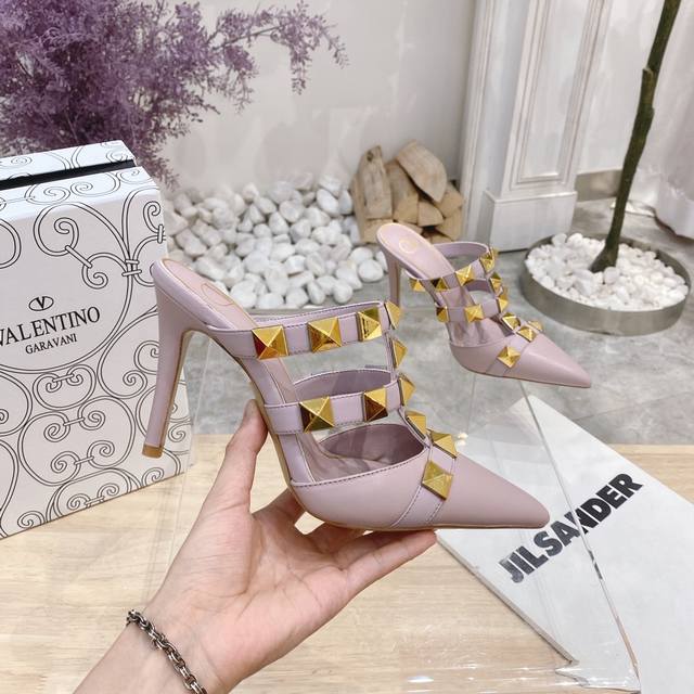 Valentino Spring/Summer New Arrival Studded Shoes - Latest Golden Stud Details,