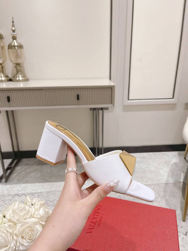 Valentino Spring/Summer 2025 New Arrival Pyramid Studded Shoes Valentino Garavan