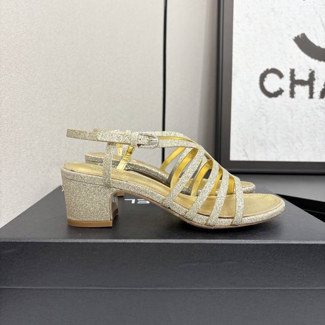 2025 Little Chanel This Season's Must-Have Item For Fall And Winter!! Chanel's F