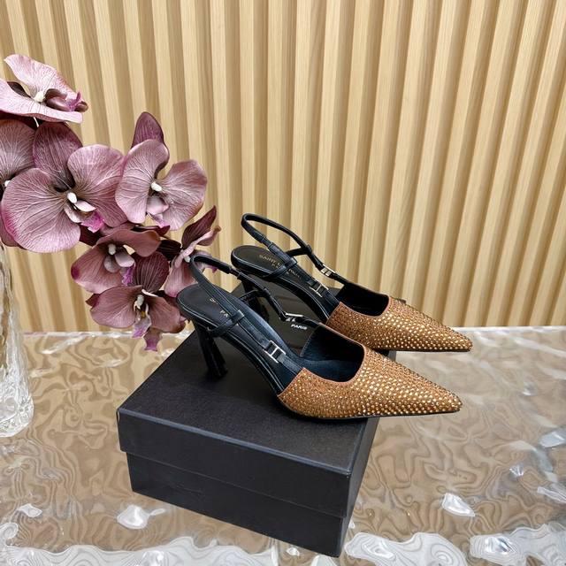 Saint Laurent Ysl Classic Australian Diamond. Square-Toe Kitten Heel Design, Sim