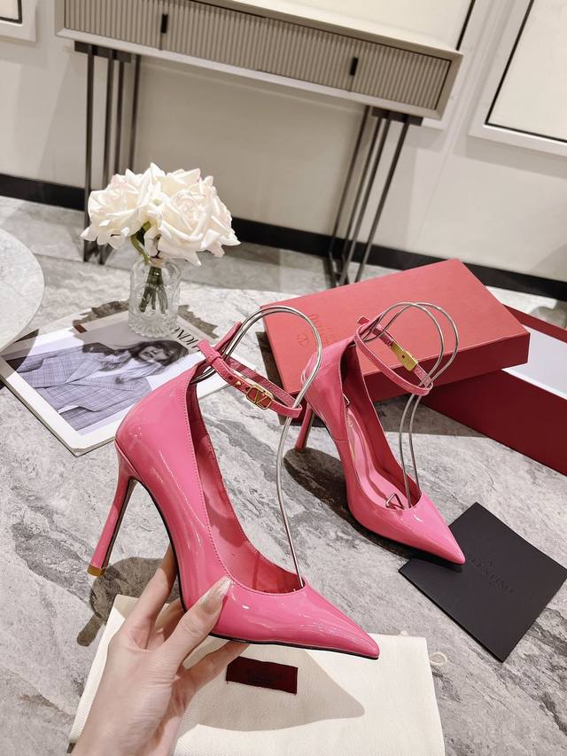 Top-Tier Version: Valentino Spring/Summer New Women's 6-Color Patent Leather Sin