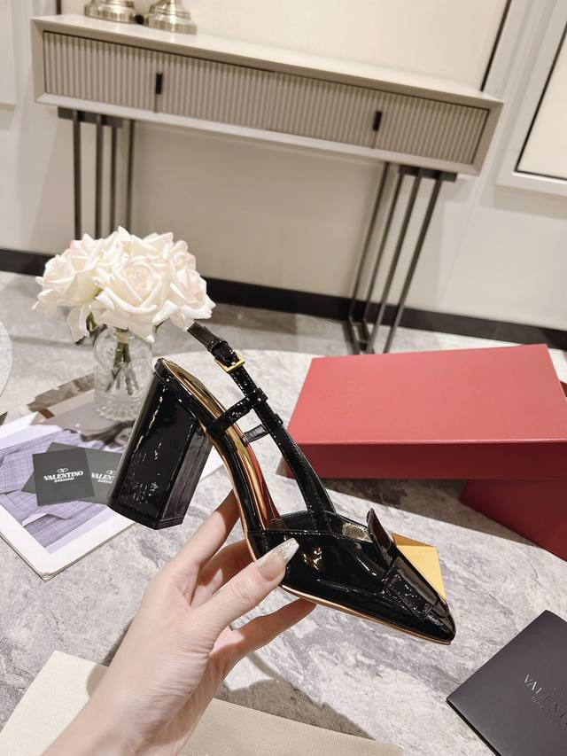 Top-Tier Version: Valentino Spring/Summer New Women's 5-Color Single Shoes. The