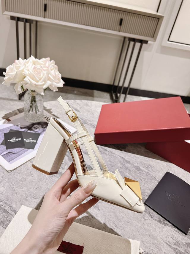 Top-Tier Version Valentino Spring/Summer New Women's 5-Color Single Shoes. Uniqu
