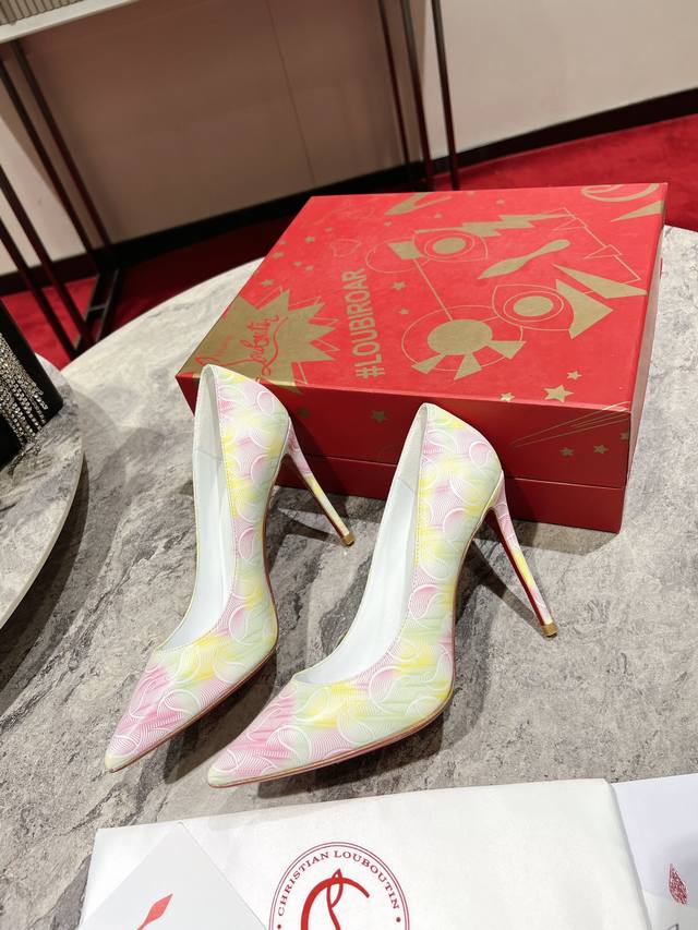 Printed Single-Sole Shoe W. Custom-Made, No Returns Or Exchanges. The Logo-Tip H