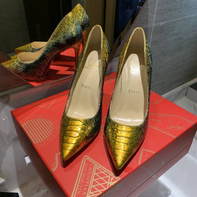 Embossed Snake Pattern Series Custom-Made, No Returns Or Exchanges. Sizes: 34-35