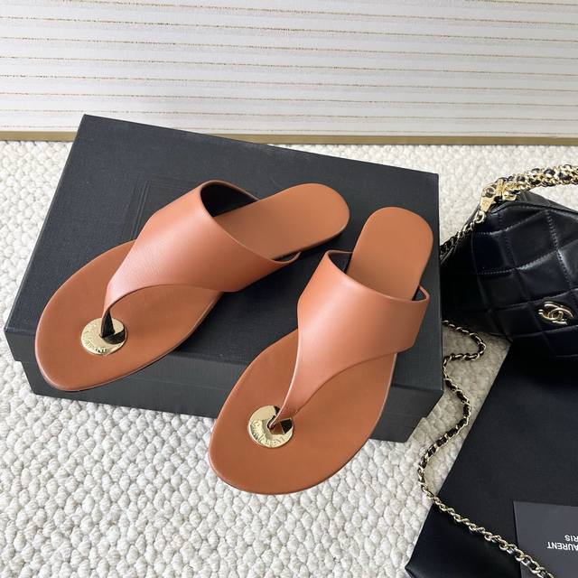 Saint Lauren*Ysl Saint Laurent 2025 Summer New Arrival Toe-Post Flat Sandals. Ou