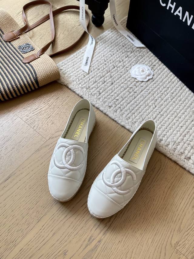 Top-Tier Version Chanel Fisherman Shoes In New Colorways! Comes With Full Packag