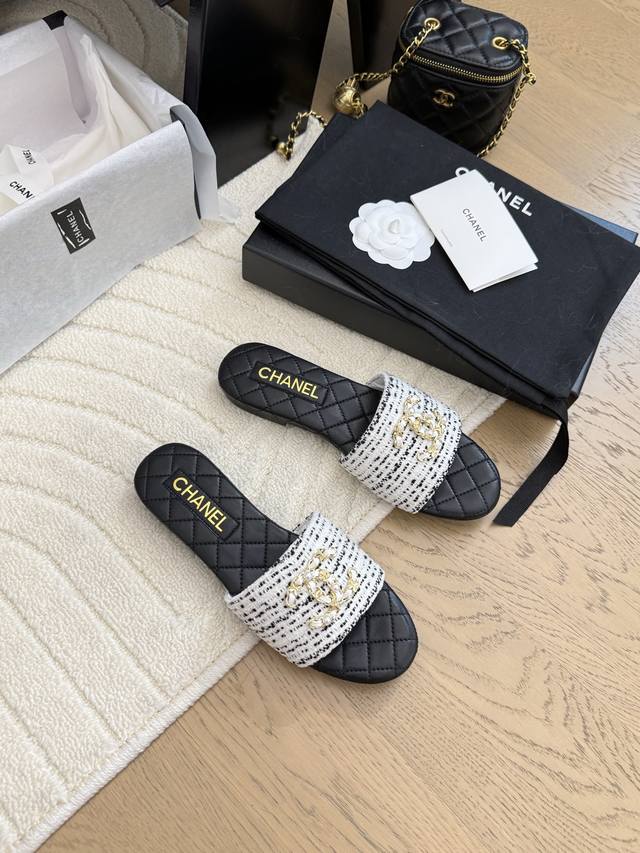 Chanel 25P Spring/Summer New Arrival Double C Slippers, Woven Upper, Sheepskin L
