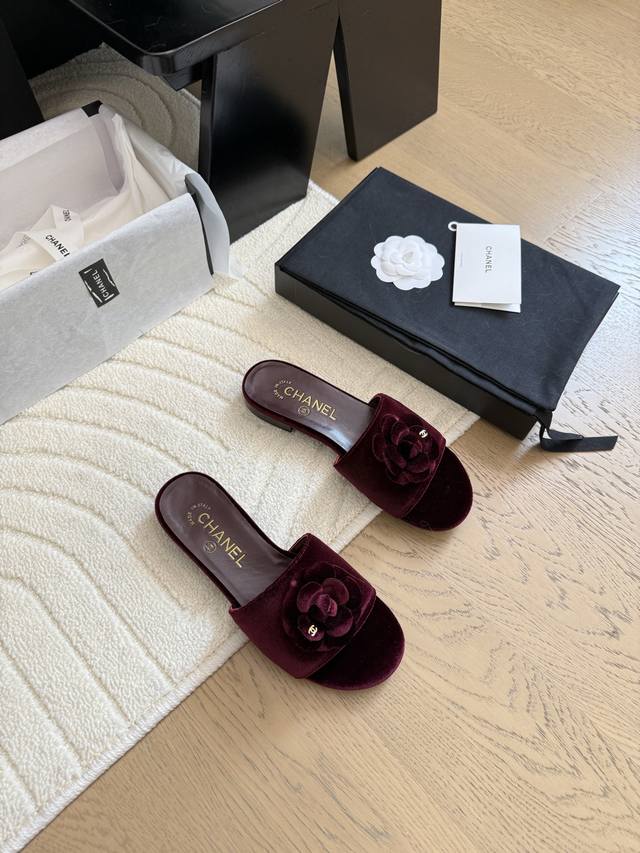 Chanel 25P Camellia Chunky Heeled Slippers! Upper Made From Imported Calfskin, I