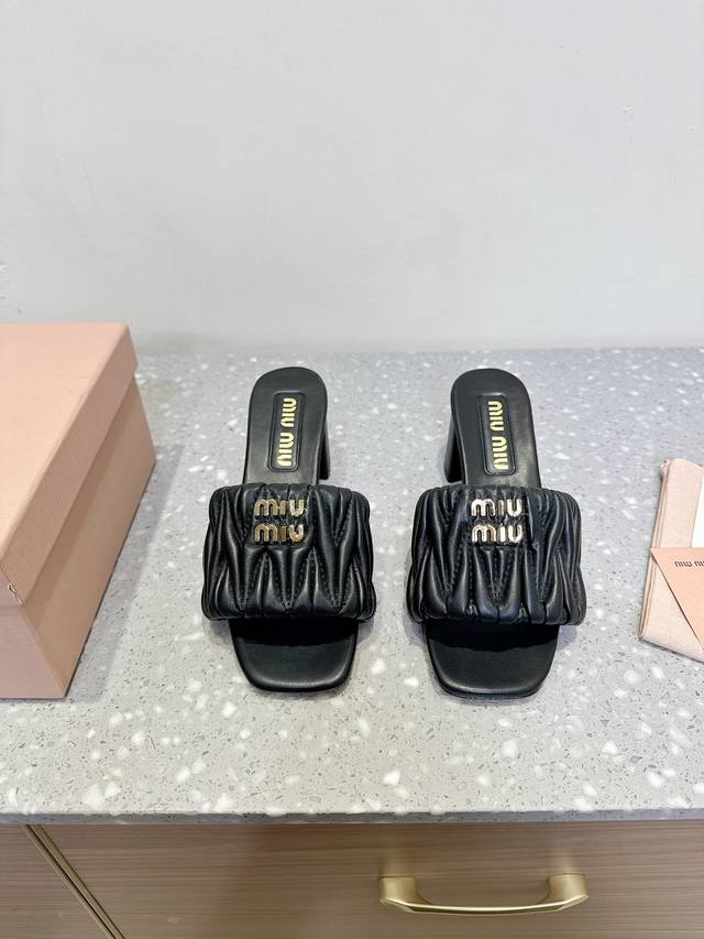 Miu Miu 25Ss Spring/Summer New Arrival Chunky Heel Pleated Flip-Flops We've Prep