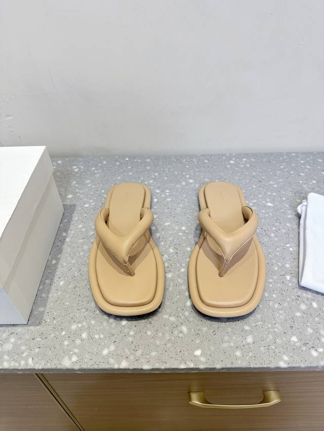 The Row Niche Fashion Brand 25Ss Spring/Summer New Arrival Thong Flip-Flops Beac