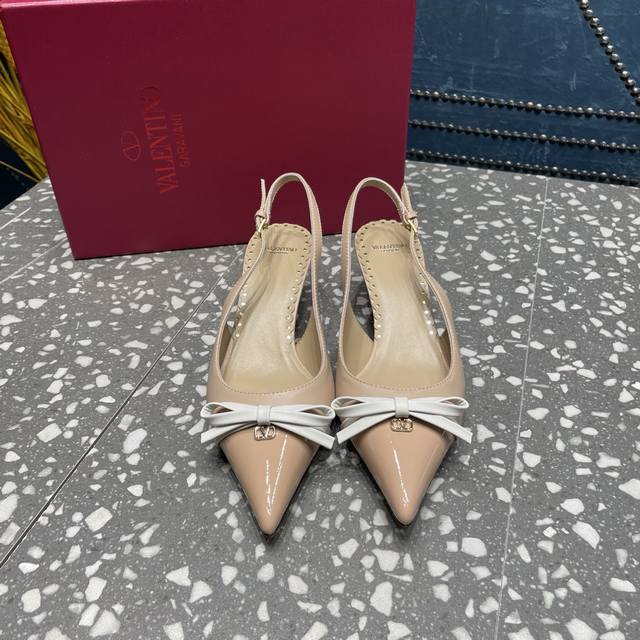 Valentino. Valentino Flagship Store New Arrival, Highest Version, Perfect Detail