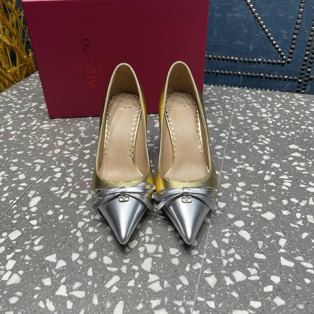 Valentino. Valentino Flagship Store New Arrival, Highest Version, Perfect Detail
