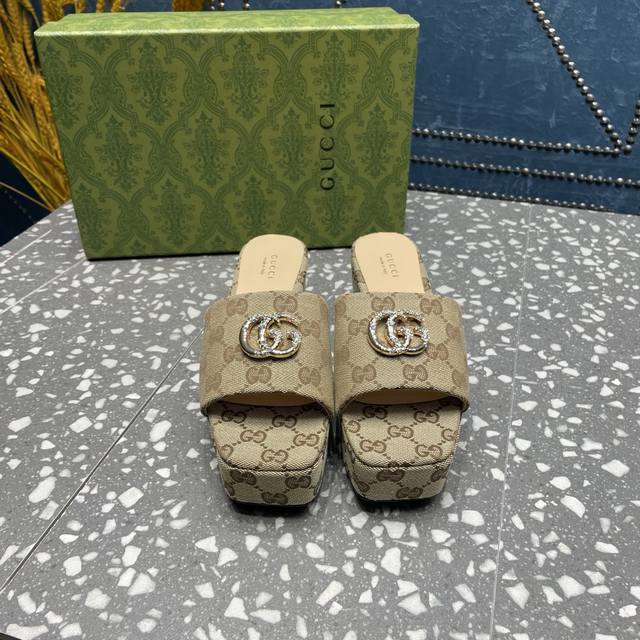 Gucci Classic Double G Diamond Buckle Vintage-Print Thick-Soled Slippers Series