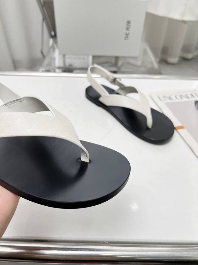 The Row New-Style Toe-Post Sandals, A Minimalist Design That Stands Out. Even A