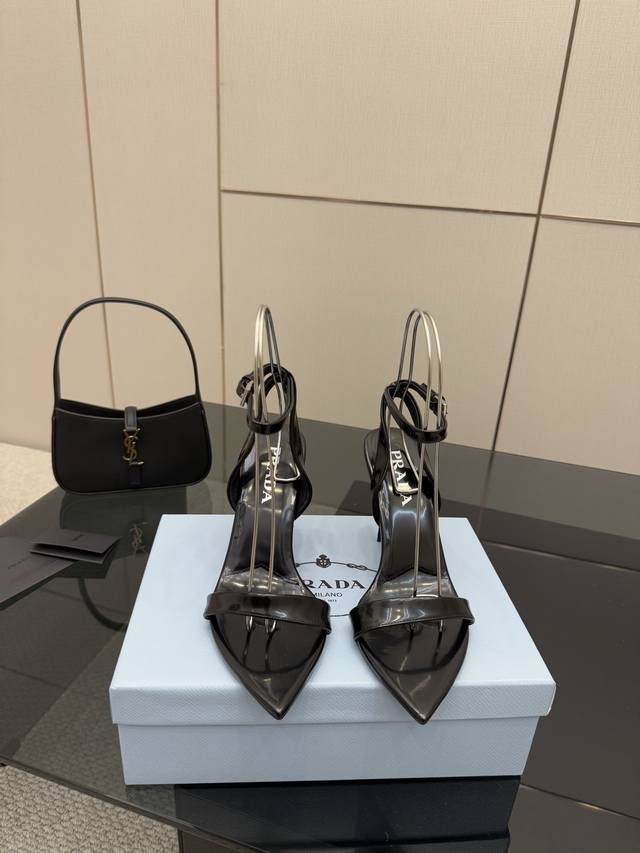 Factory Price Prada Classic Spring/Summer Triangle Logo Sandals Series. The Simp