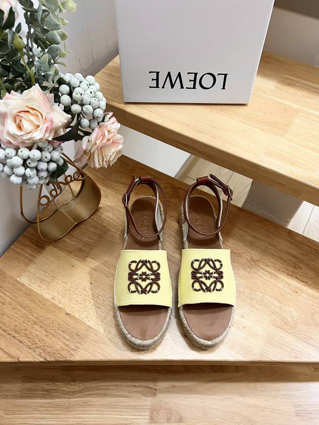 Brand: Loewe Product Name: Loewe Thick-Soled Fisherman Sandals For Women In Canv