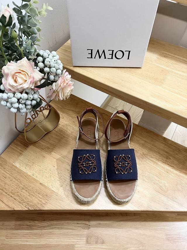 Brand: Loewe Product Name: Loewe Thick-Soled Fisherman Sandals For Women In Canv