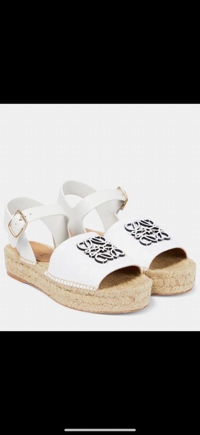 Store Display Image Brand: Loewe Product Name: Loewe Thick-Soled Fisherman's Sho