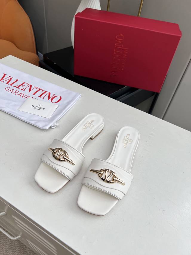 Top-Tier Version. New Valentino 2Cm Heel Slippers. Upper: Mixed Lambskin. Lining