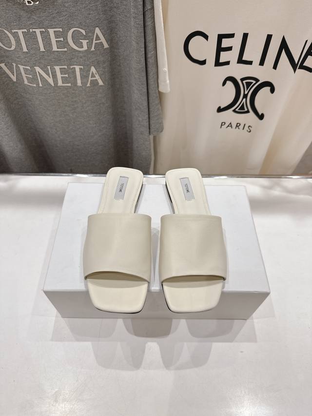 High-End Version, Limited-Edition Trendy Item Toteme 2025Ss New Flat Sandals! Au