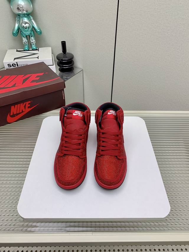 Top-Tier Counterfeit Version Of Air Jordan 1 Mid With Non-Falling Diamonds. Nike
