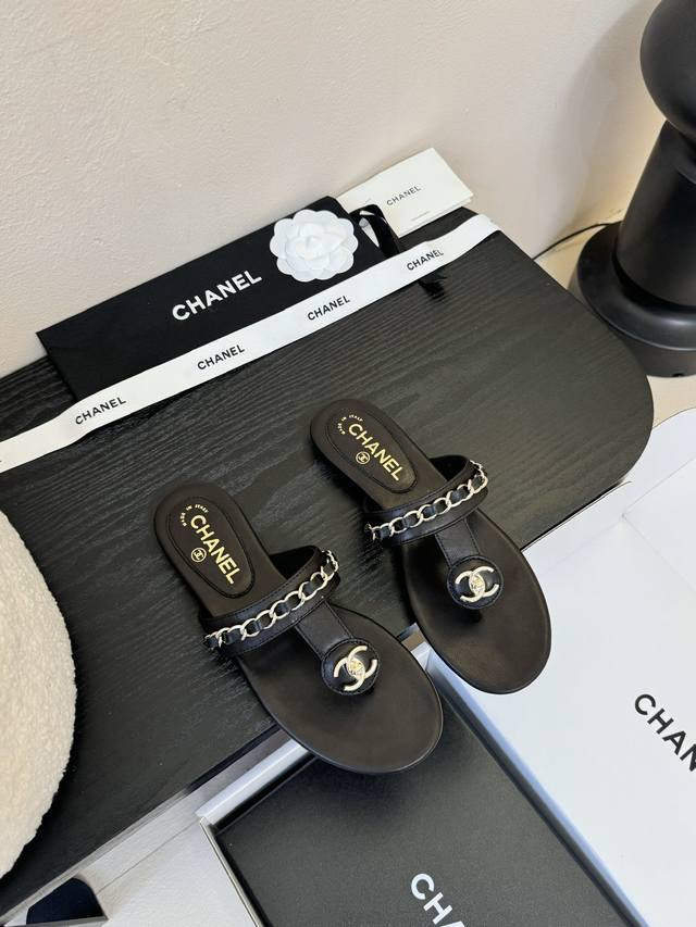 2025 Spring/Summer New Chanel-Inspired Flip-Flops, Sandals, Blending Fashion And