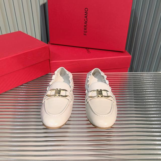 Ferragamo Horse Bit Ballet Shoes Rolled-Up Design Ultra-Soft Rolled-Up Shoes, Pe