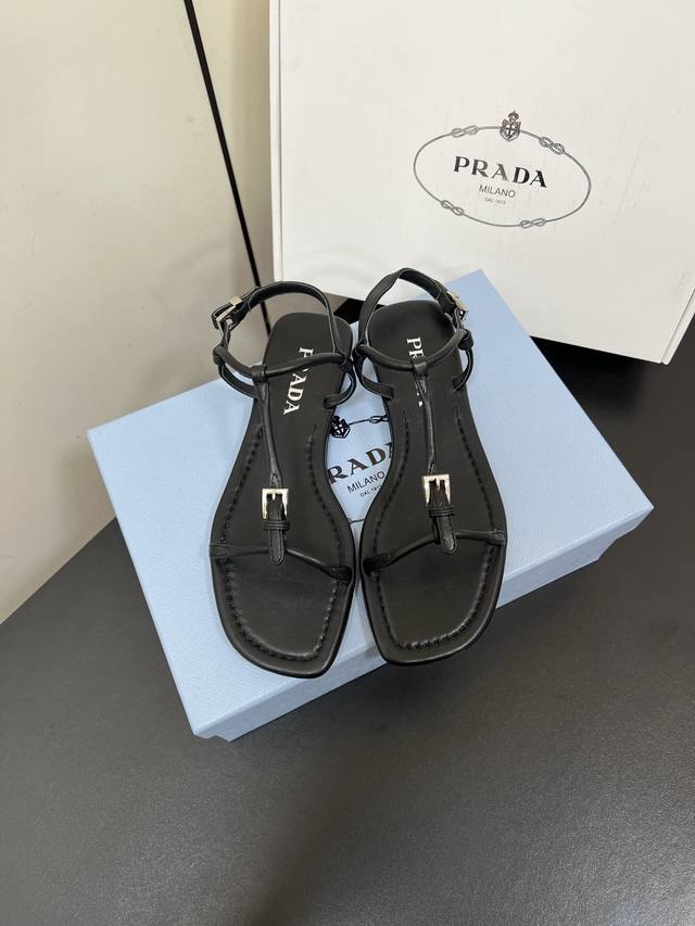 Prada Minimalist Flat Sandals Minimalist Yet Fashionable, Versatile And Casual!