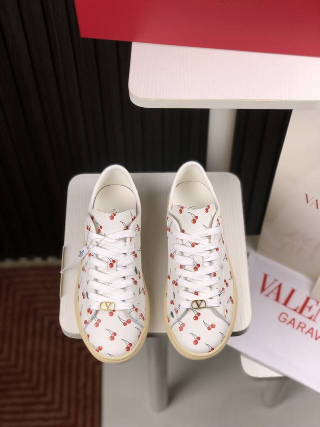 Couple's Edition Top-Tier Version Valentino 24 Upvillage Couple's Casual Sports