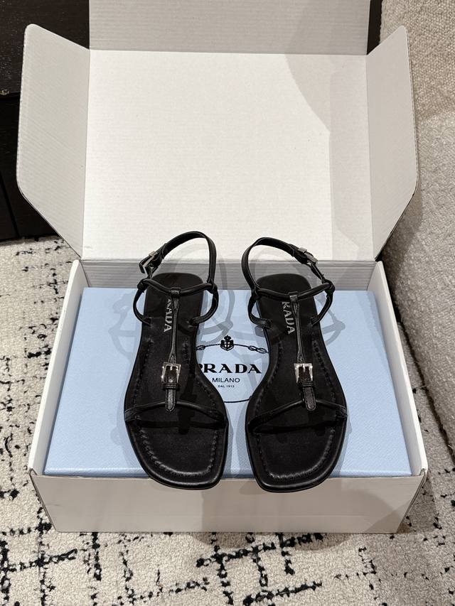 Prada 25 Spring/Summer New Arrival Flat One-Strap Sandals With Triangle Logo Pen