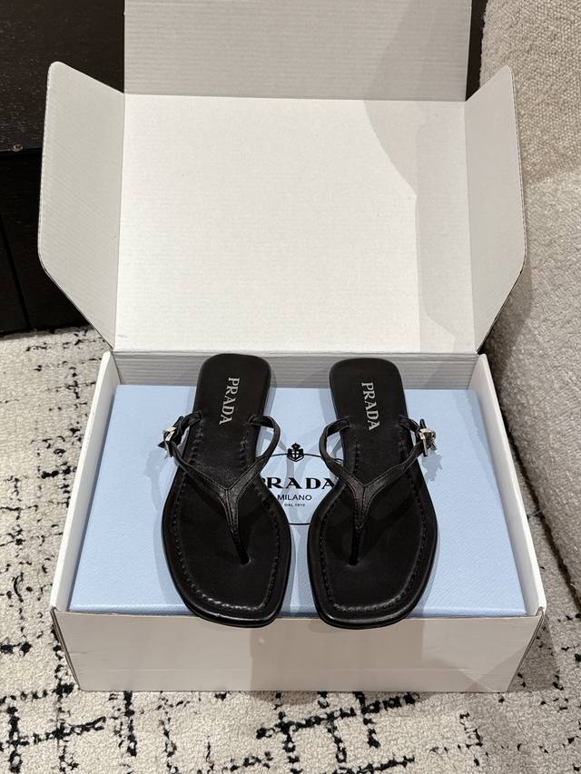 Prada 25 Spring/Summer New Arrival Flat Toe-Post Sandals With Triangle Logo Buck
