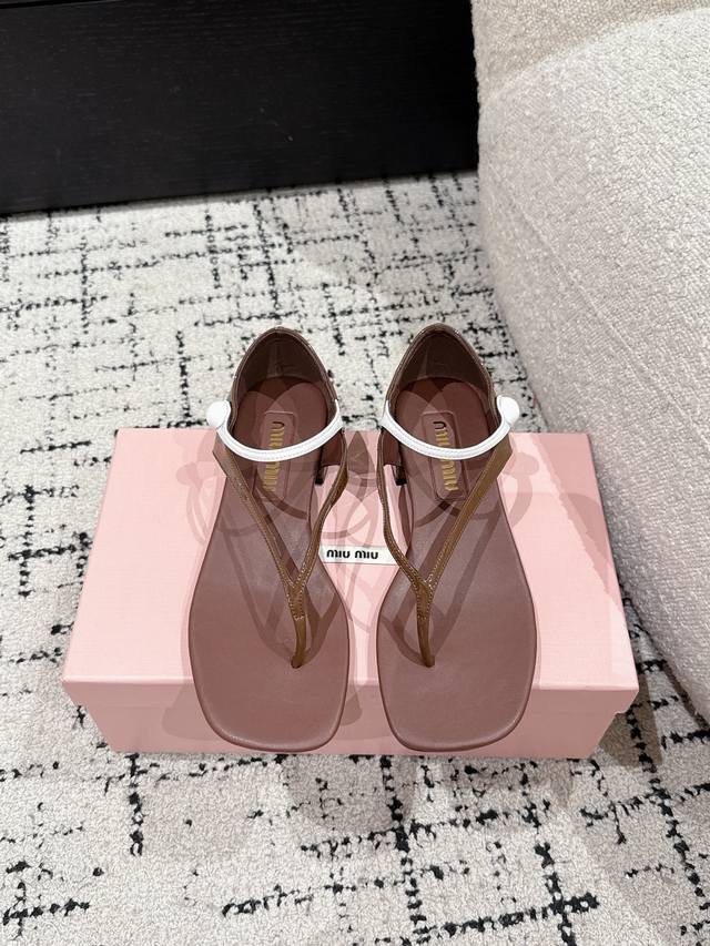 Miu Miu 25 Early Spring New Arrival Flat-Soled Toe-Post Half-Slip-On, Flagship S