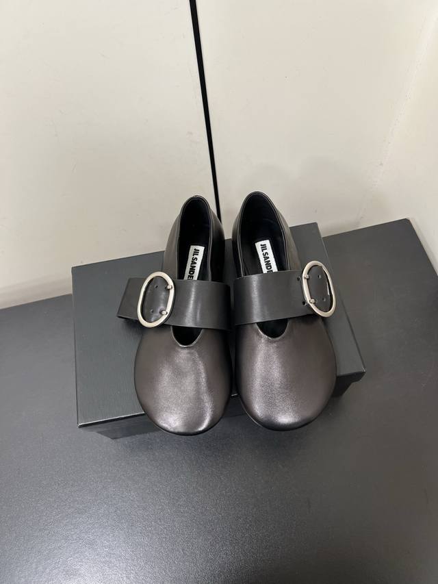 Jil Sander 2025 New Round-Toe Ballet Loafers. Jil Sander's Modern-Style Sandals