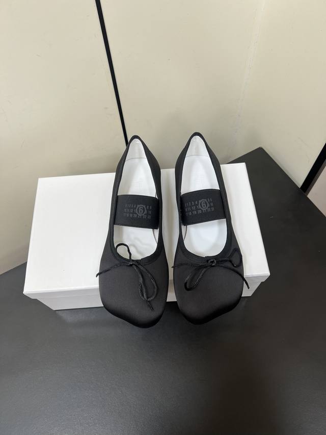 Maison Margiela Mm6 Spring New Arrival Chunky Heel Apple-Shaped Toe Ballet Flats