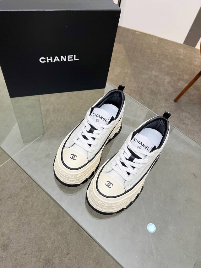 Chanel Thick-Soled Cookie Shoes New Retro Series, Presenting A Relaxed Silhouett
