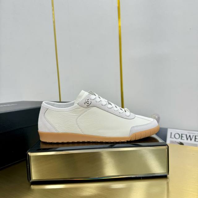 Top-Tier Version, No Exceptions!!! Chanel Panda-Themed Casual Sneakers. This Cla