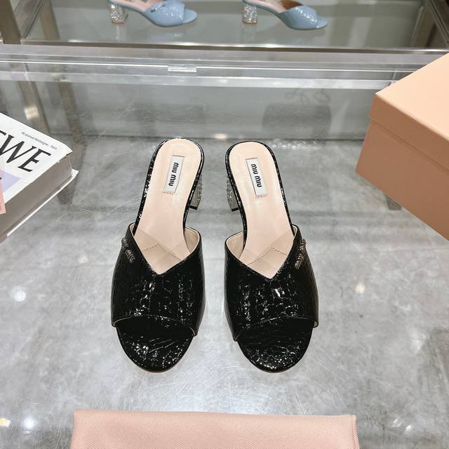 Miumiu 2025 Ss Spring/Summer New Arrival Heeled Leather Sandals Top-Tier Version