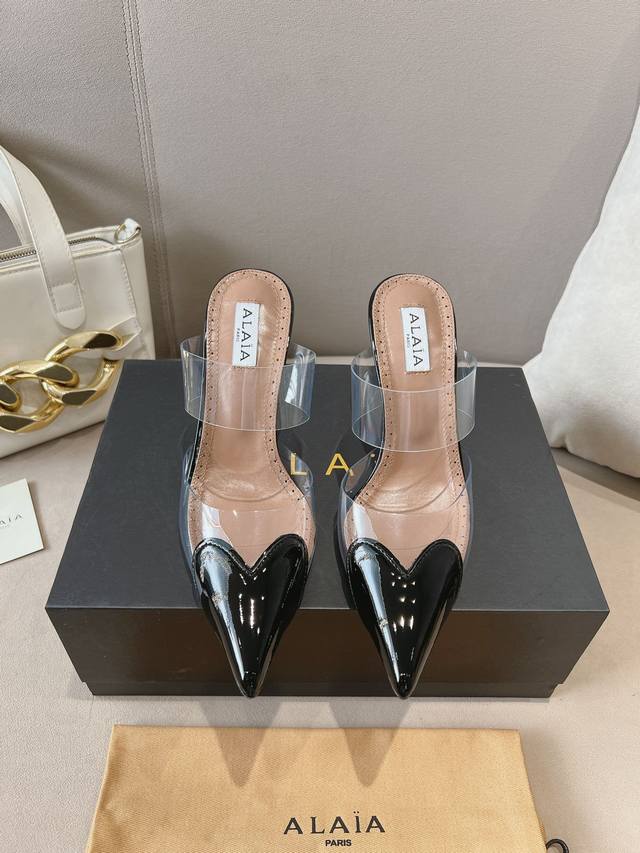High-End Version, Exclusive New Arrival. Alaia 24Ss Runway-Inspired Heart-Shaped