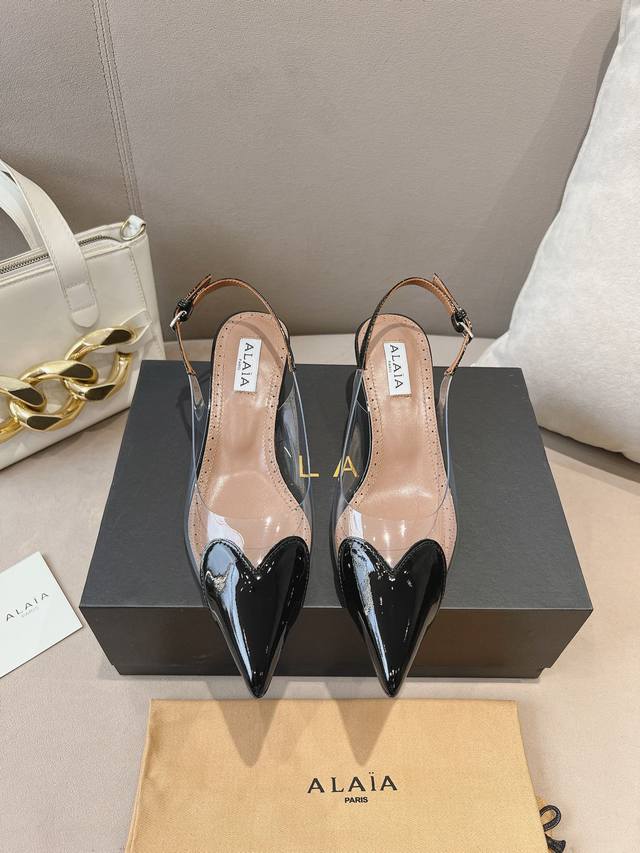 High-End Version, Exclusive New Product. Alaia 24Ss Runway-Inspired Heart-Shaped