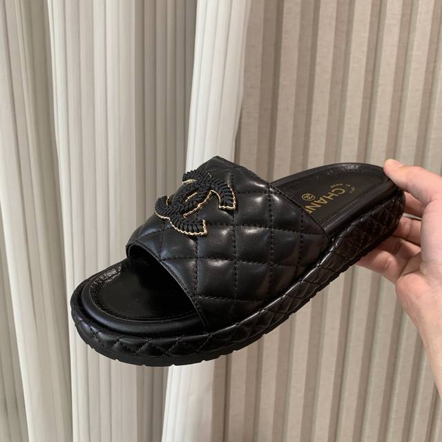The Most Beloved Flat Sandal Of The Year, A Stunning Bestseller. Authentic Store