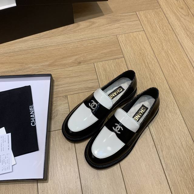 Chanel Best-Selling Loafer New Arrival, Chanel Early Autumn New Loafer, Waxed Le